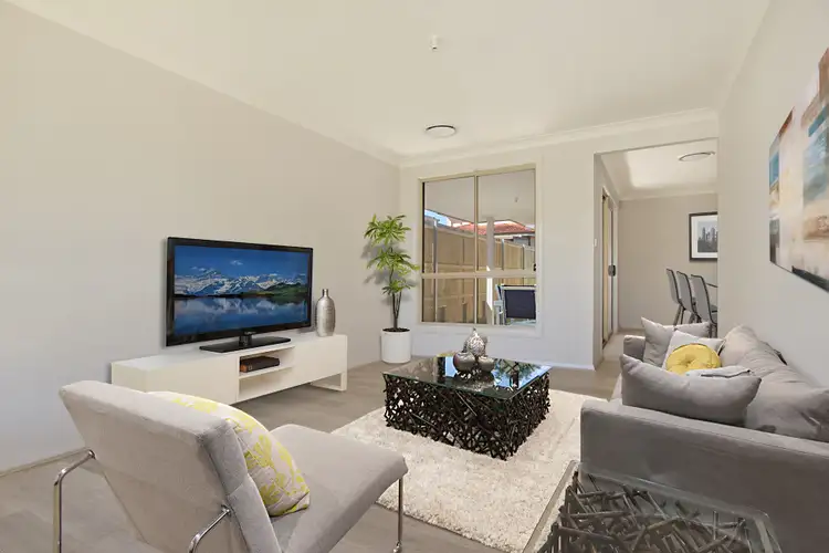 2/6 Jeffrey Avenue, St Clair NSW 2759