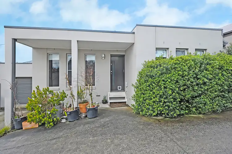 2/417 Peel Street North, Black Hill VIC 3350