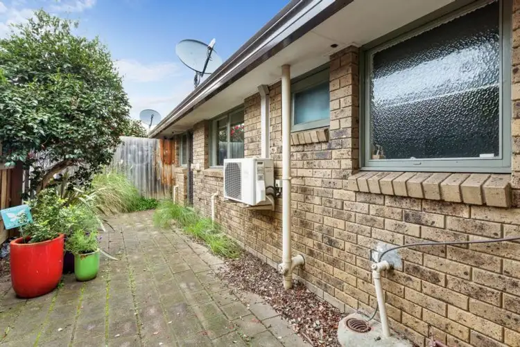 Fifth view of Homely unit listing, 1/4 Government Road, Frankston VIC 3199