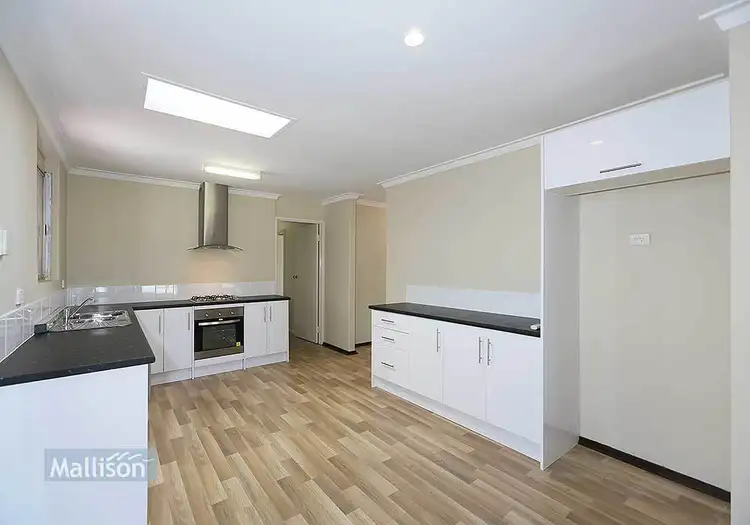 9 Harlow Court, Camillo WA 6111