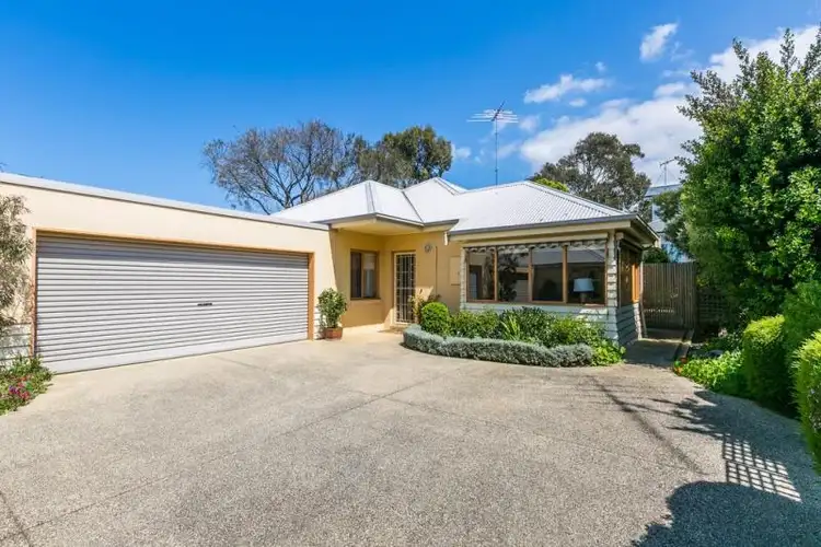2/17 Felix Crescent, Torquay VIC 3228