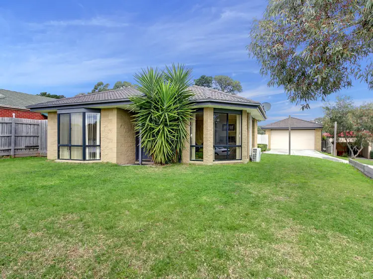 6 Wisteria Court, Skye VIC 3977