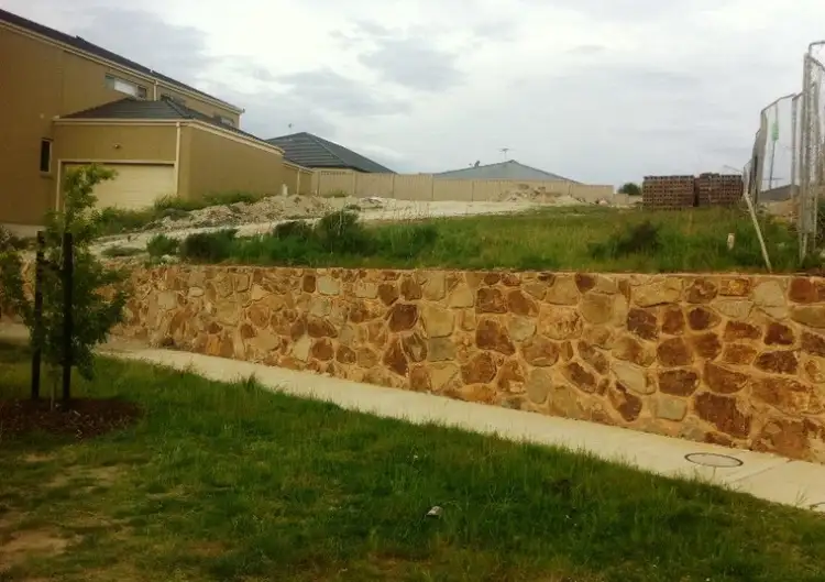 92 Trinity Boulevard (Cambridge Gardens), Attwood VIC 3049