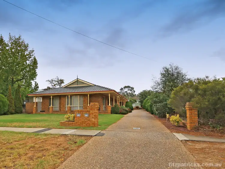 2/2 Plumpton Road, Kooringal NSW 2650