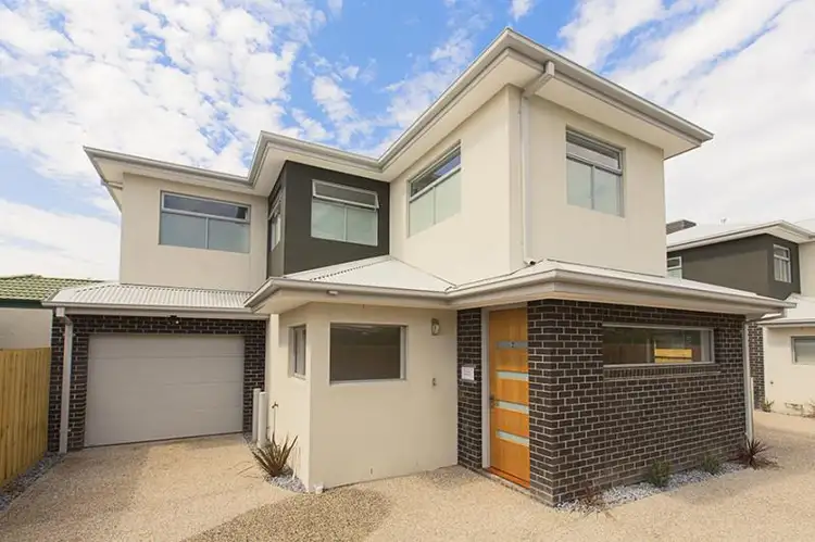 2/10 Conifer Avenue, Brooklyn VIC 3012