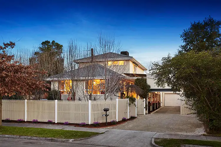 14 Lorraine Drive, Burwood East VIC 3151
