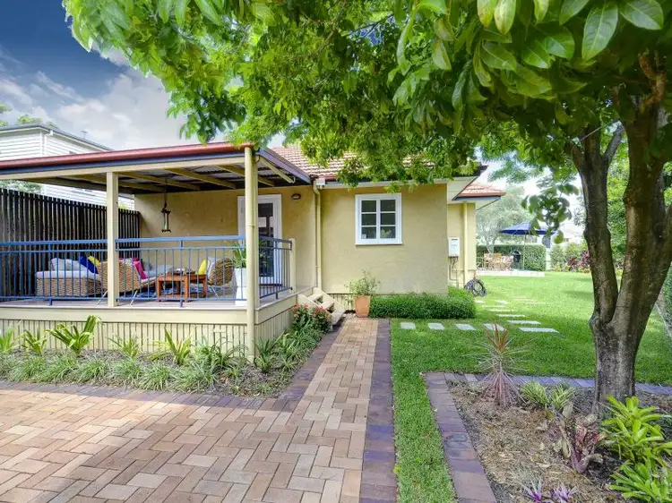 81 Barton Road, Hawthorne QLD 4171