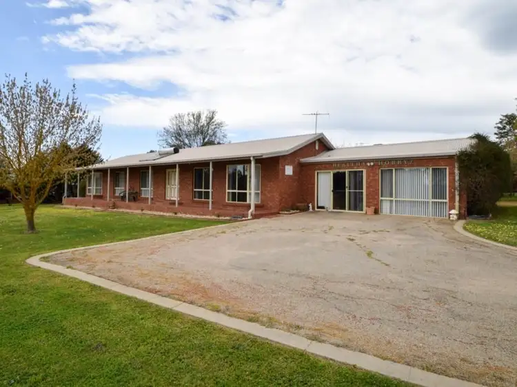 44 Simpson Street, Oxley VIC 3678
