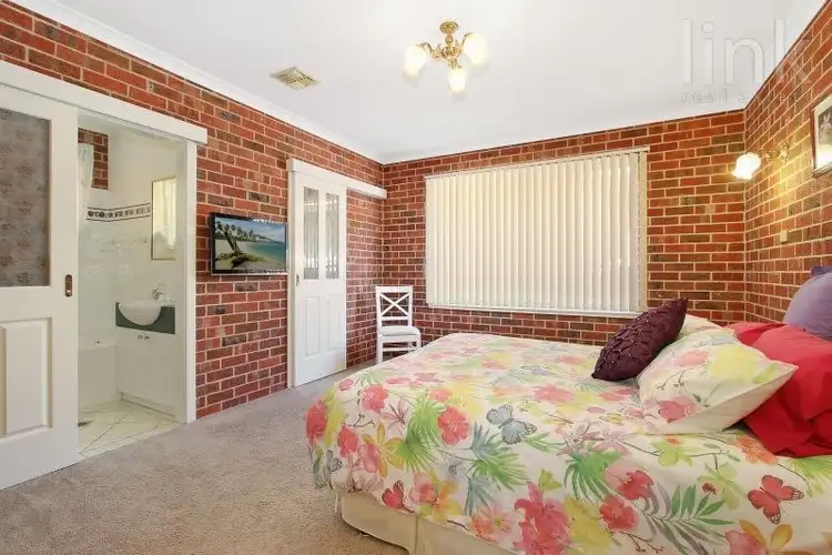 Sixth view of Homely house listing, 4 Chelsea Court, West Albury NSW 2640