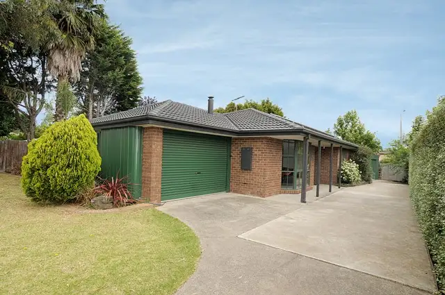 10 Hood Court, Berwick VIC 3806