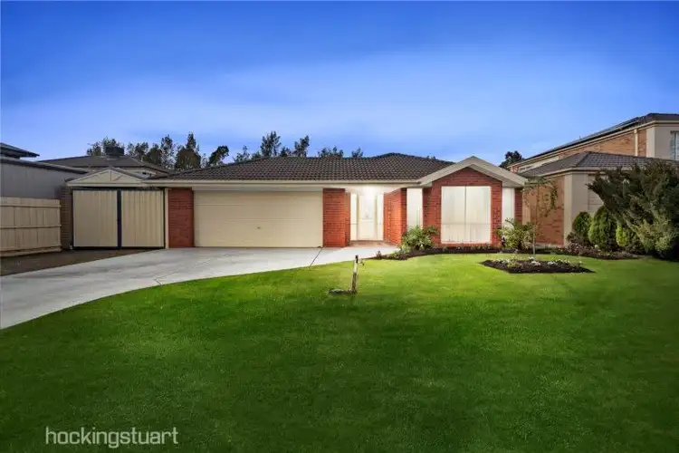 7 Waterdale Close, Melton West VIC 3337