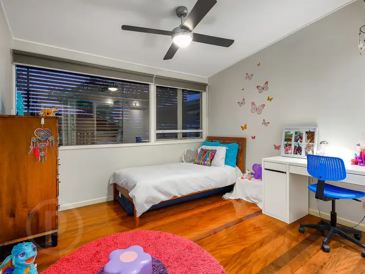 31 Amott Street, Stafford Heights QLD 4053