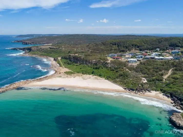 6 Seacliff Place, Caves Beach NSW 2281