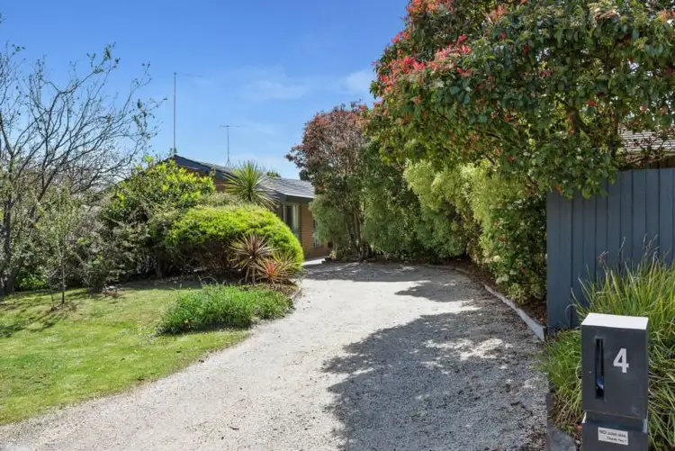 4 St James Crescent, Mount Eliza VIC 3930