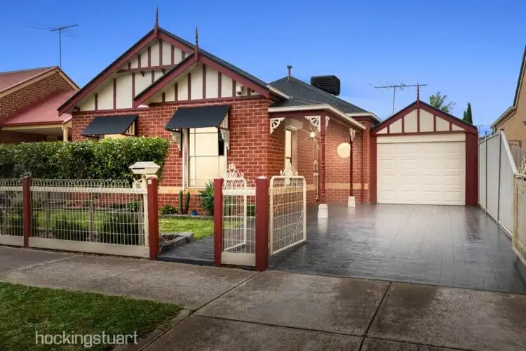 16 Caddick Gardens, Caroline Springs VIC 3023