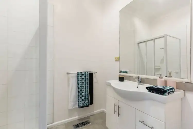 Fifth view of Homely house listing, 2/5 Cygnet Court, Eltham VIC 3095