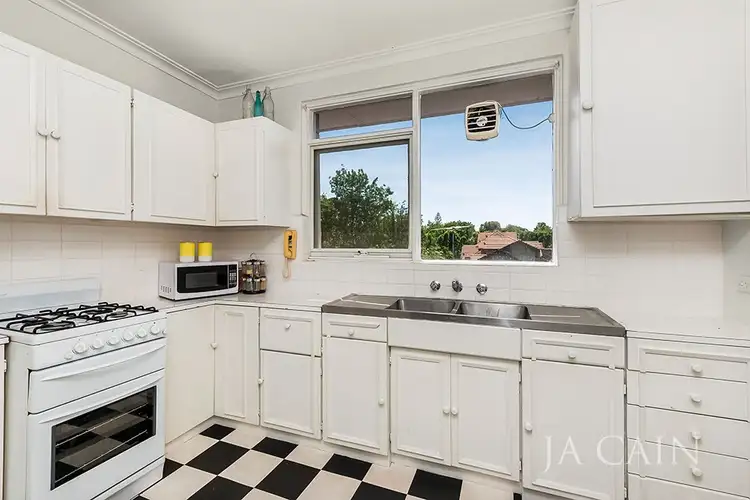 Fourth view of Homely apartment listing, 6/50 Leura Grove, Hawthorn East VIC 3123