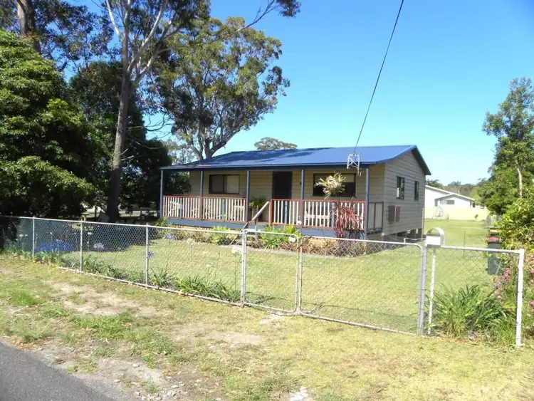 4 Iverison Rd, Sussex Inlet NSW 2540