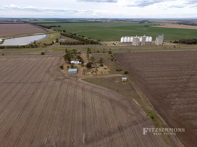 22857 Warrego Highway, Warra QLD 4411