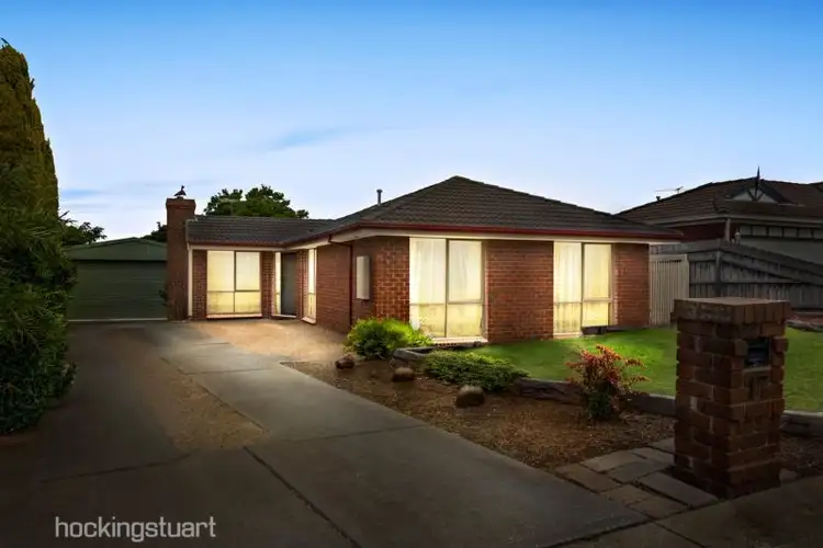 17 Winfield Drive, Kurunjang VIC 3337