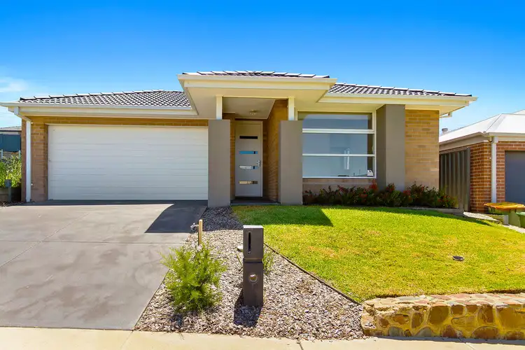 7 Albert Circuit, Pakenham VIC 3810
