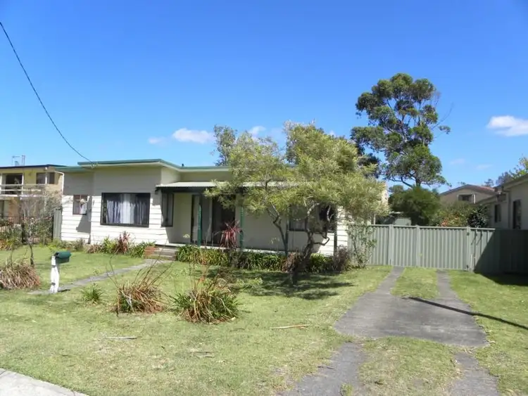 243 River Rd, Sussex Inlet NSW 2540