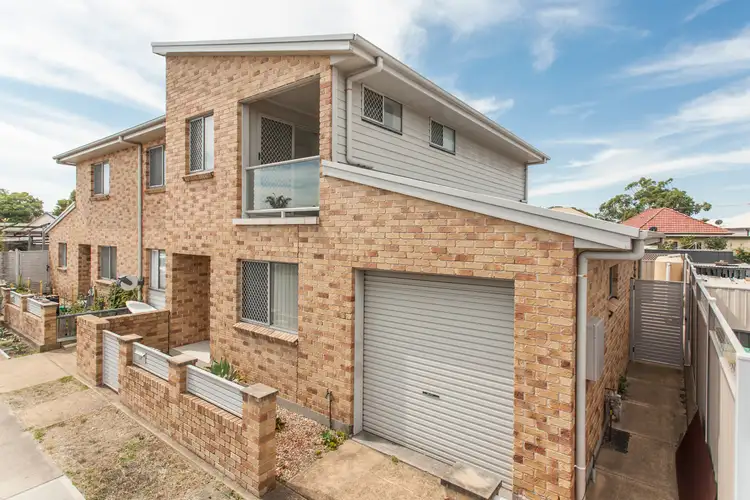 Main view of Homely unit listing, 2/34 Queen Street, Stockton NSW 2295