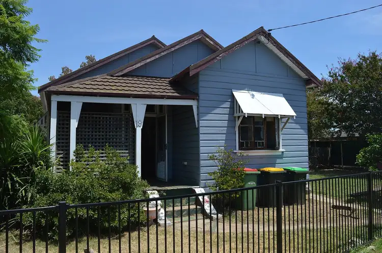 19 Mount View Road, Cessnock NSW 2325