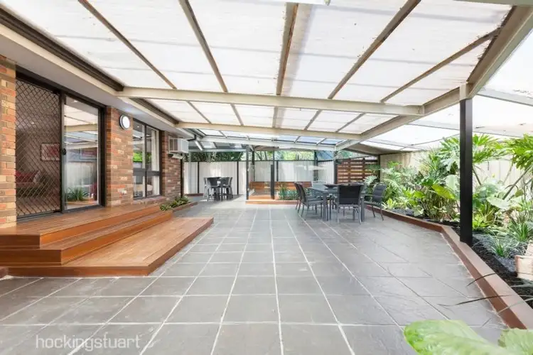 5 Julian Place, Melton West VIC 3337