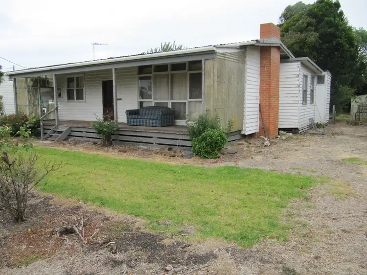 31-33 Government Road, Seaspray VIC 3851