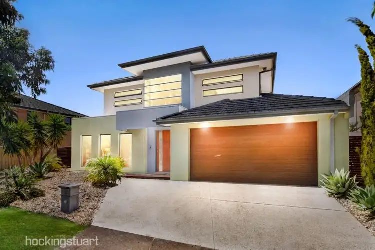 8 Sand Drift Walk, Sanctuary Lakes VIC 3030