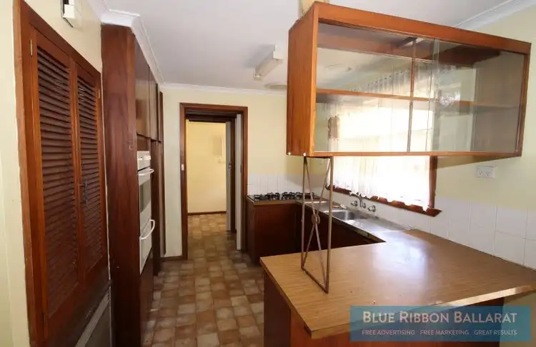 Second view of Homely house listing, 5 Paragon Court, Wendouree VIC 3355