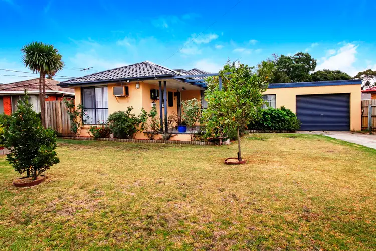 8 Altair Court, Gladstone Park VIC 3043