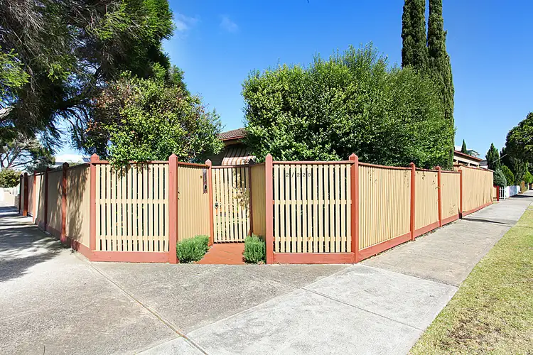 2/220 Civic Parade, Altona VIC 3018