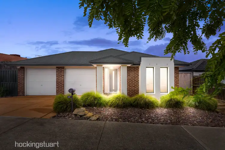 37 Roslyn Park Drive, Melton West VIC 3337