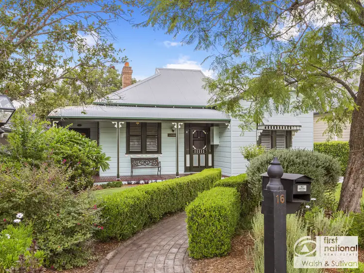 16 Woodlands Street