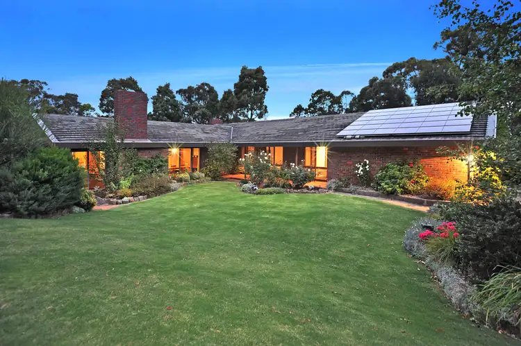8 Boronia Road, Black Hill VIC 3350