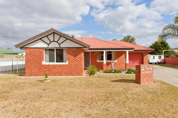1/2 Creighton Court, Lavington NSW 2641