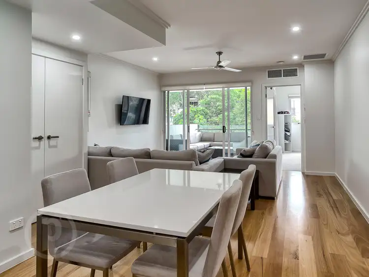 1/2 Laurence Street, St Lucia QLD 4067