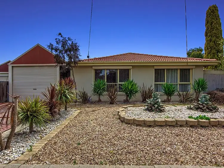 19 Kurung Drive, Kings Park VIC 3021