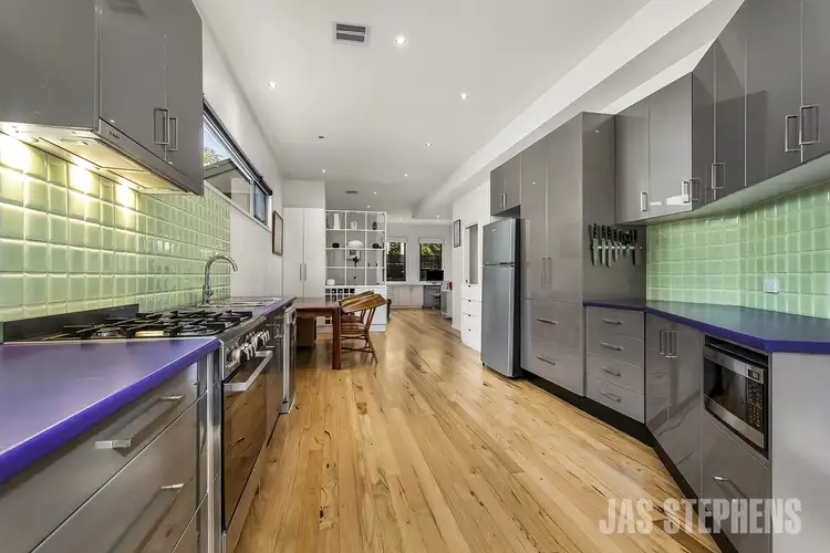 2/14A Pole Street, Seddon VIC 3011