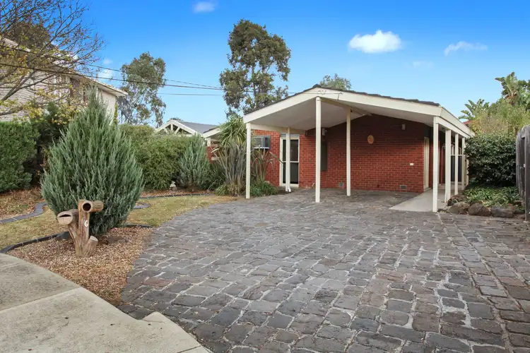 6 Rodda Court, Gladstone Park VIC 3043