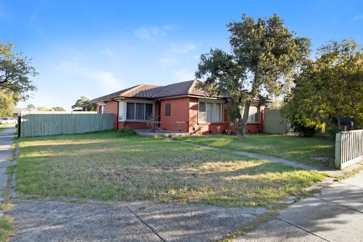 15 Windermere Crescent, Gladstone Park VIC 3043