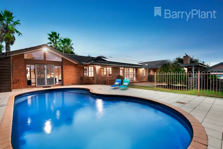 15 Greenbank Drive, Mooroolbark VIC 3138