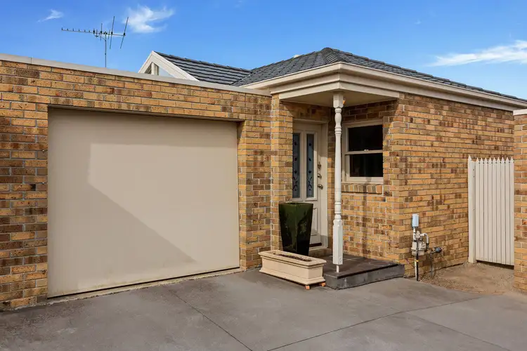 3/2 Alameda Avenue, Mornington VIC 3931