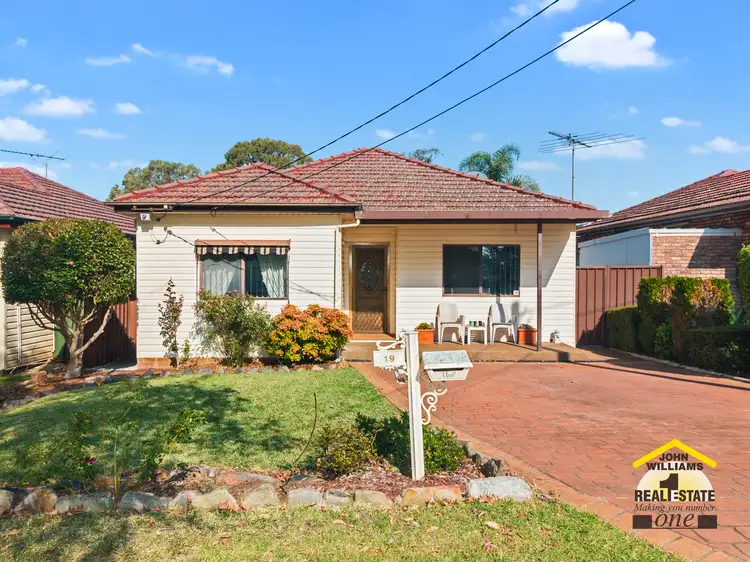 19 Lehn Road, East Hills NSW 2213