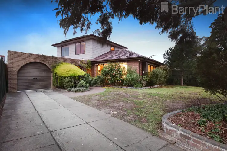 32 Barrington Crescent, Gladstone Park VIC 3043