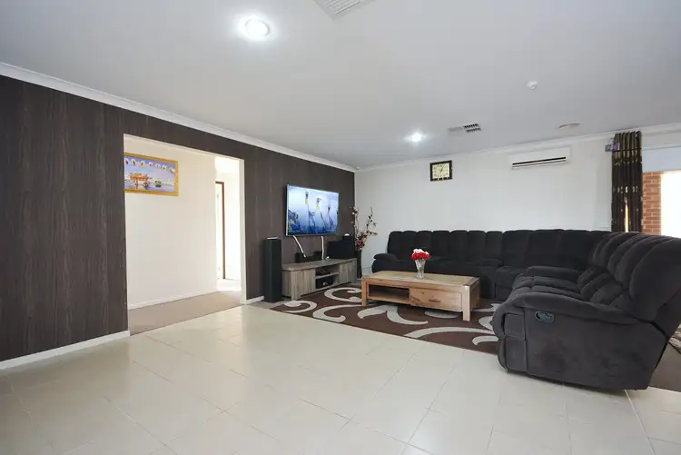 Fifth view of Homely house listing, 11 Cable circuit, Craigieburn VIC 3064