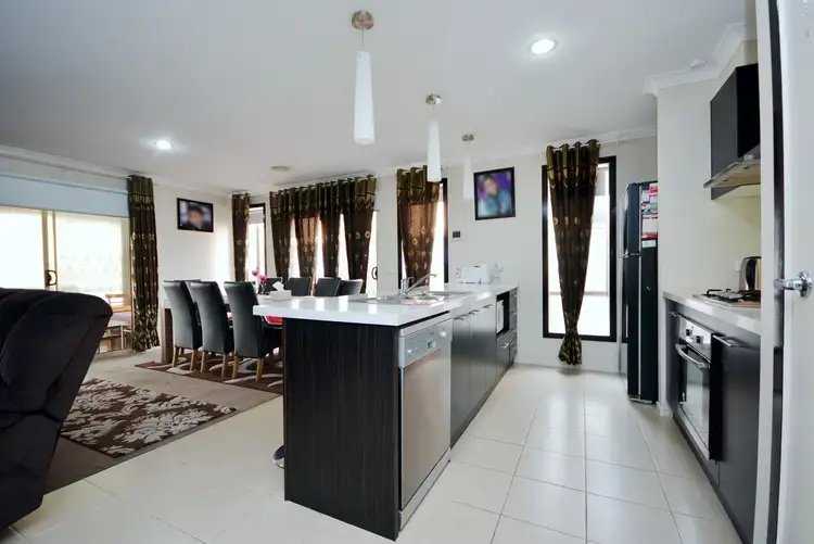 Sixth view of Homely house listing, 11 Cable circuit, Craigieburn VIC 3064