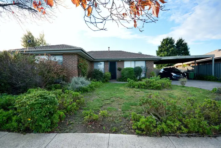 Second view of Homely house listing, 5 Crawley Court, Craigieburn VIC 3064